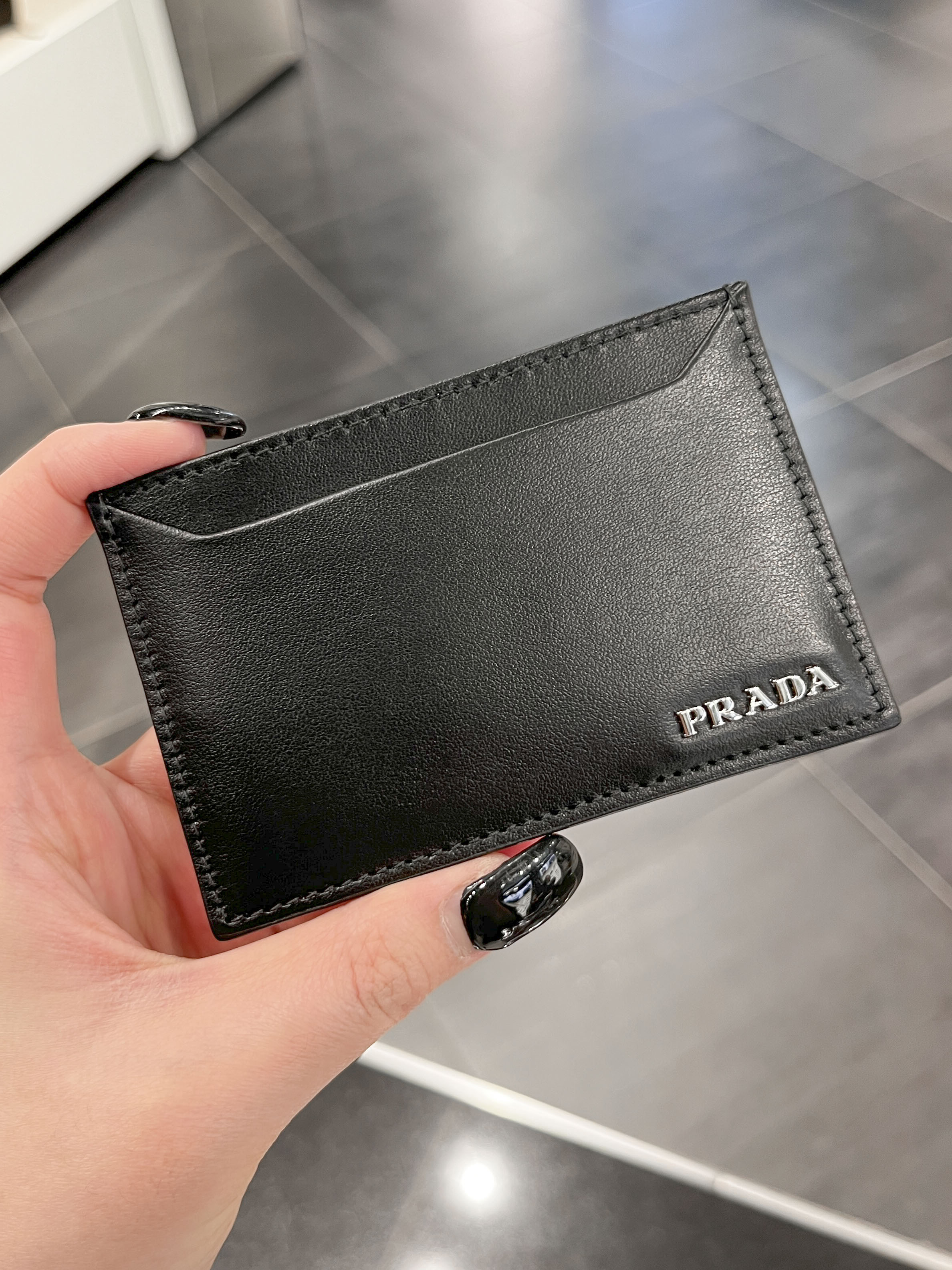 프라다 메탈 로고 비텔로 레더 카드 지갑 (2MC208-2CZO-F0002)