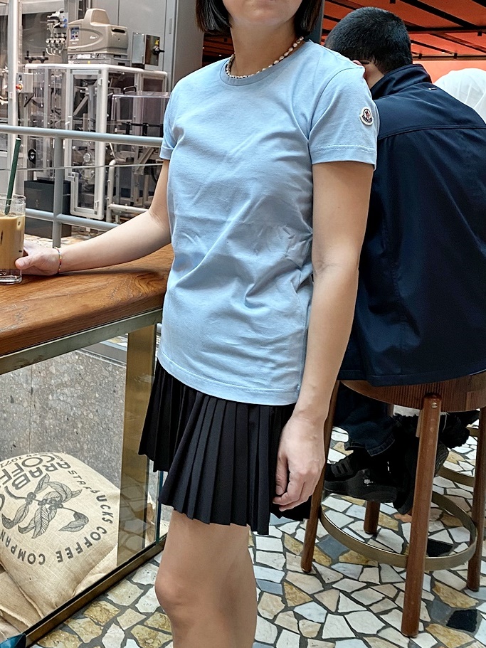 23SS 몽클레어 여성 로고 패치 반팔 티셔츠 (8C73200-V8058-71Q)