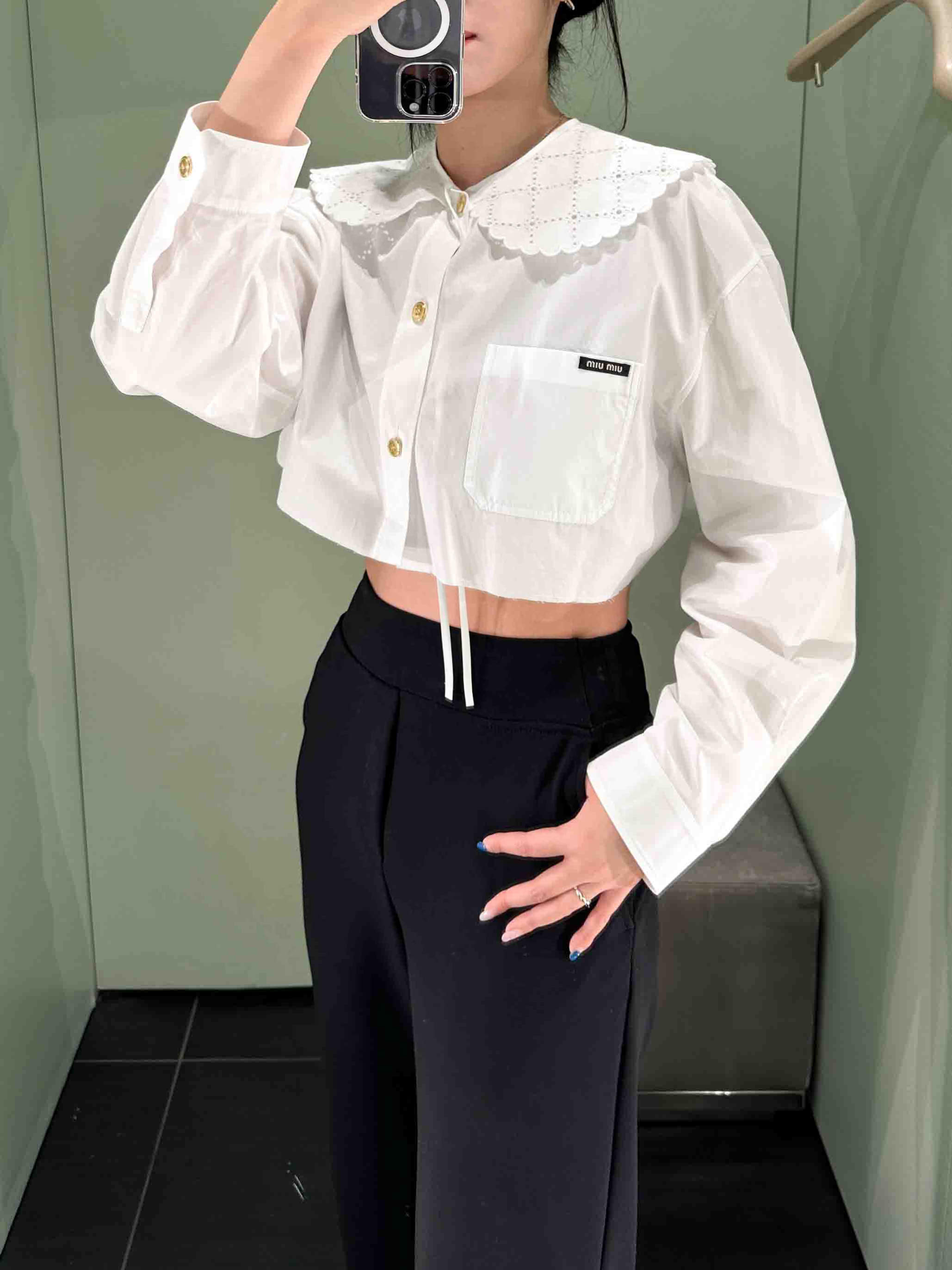 미우미우 여성 로고 레이스 카라 크롭 셔츠 (MK1609-10ME-F0009)